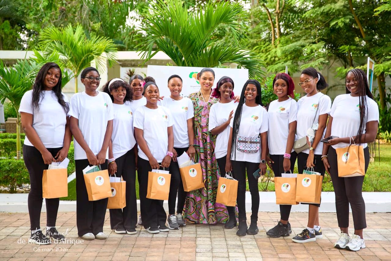 Photo de groupe — Brunch de Regard d'Afrique 8 mars 2026